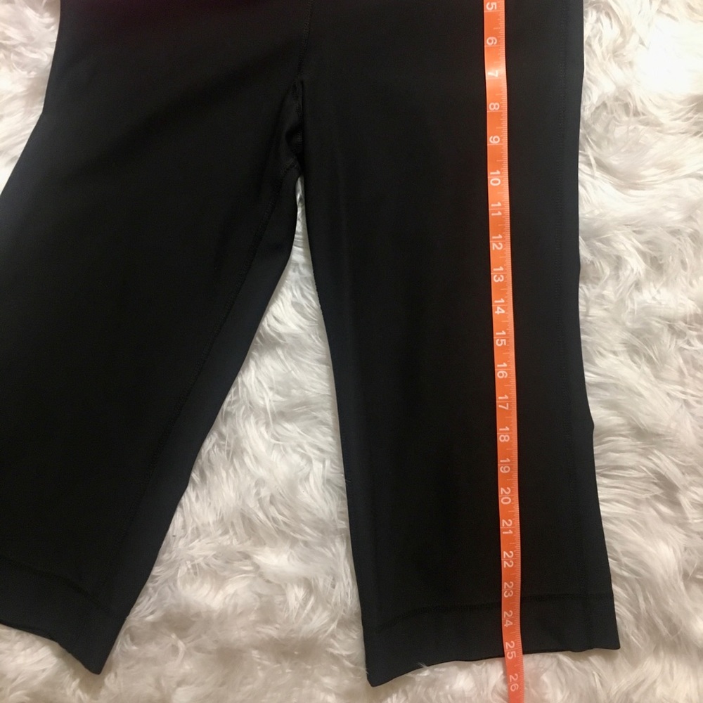 Nike - Dri-Fit Cropped Workout Gear - Picture 2 of 4